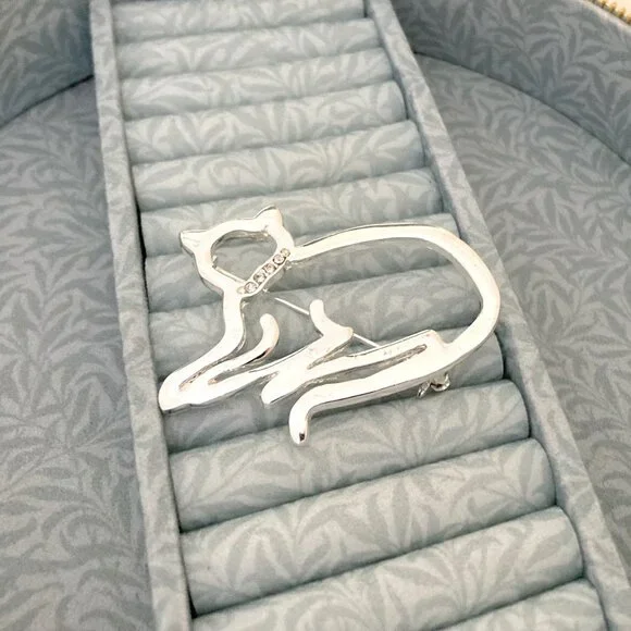 2/$20 Silver Tone Cat Brooch - Picture 5 of 7